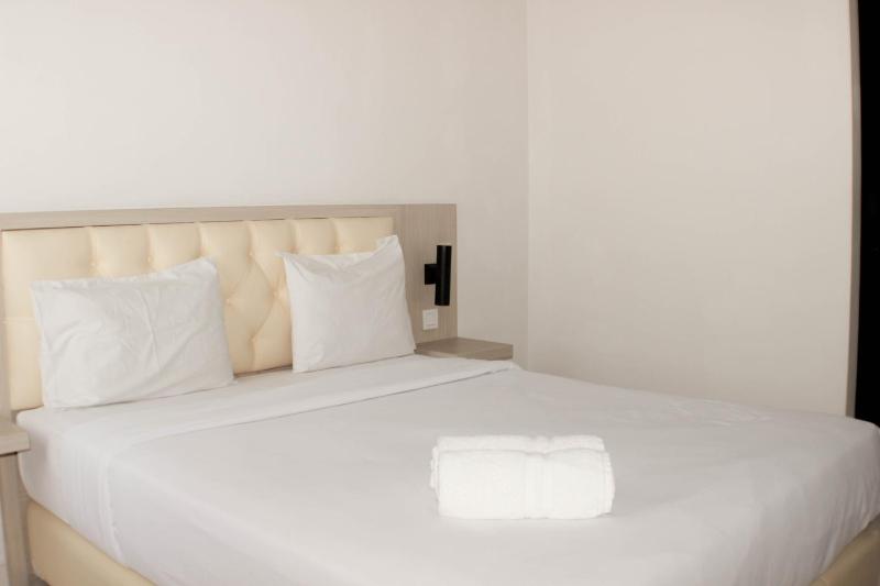 Homey and Cozy Studio Apartment at Elvis Tower By Travelio - image 9