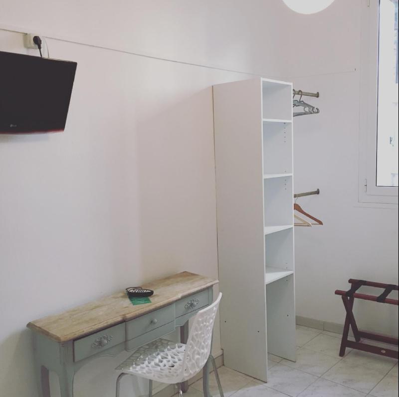 Single Room with Double Bed image 2