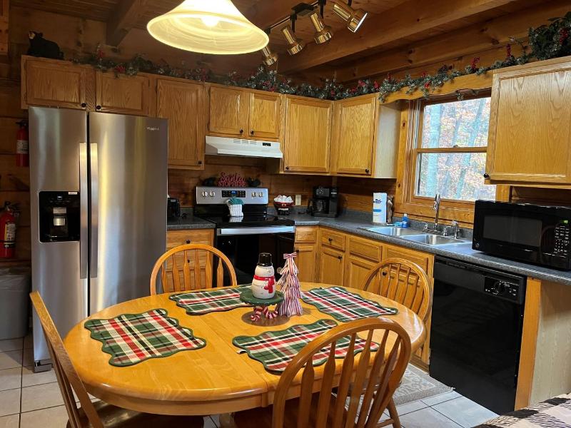 ER27- Bear Naked - Great location- Close to town cabin - image 42