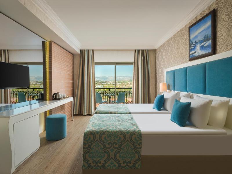 Double Room with Garden View image 2