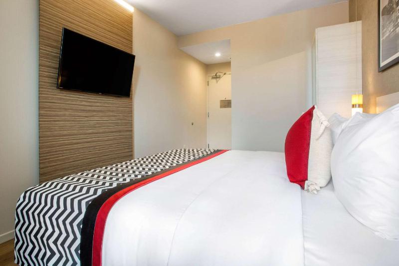 King Room - Non-Smoking image 3