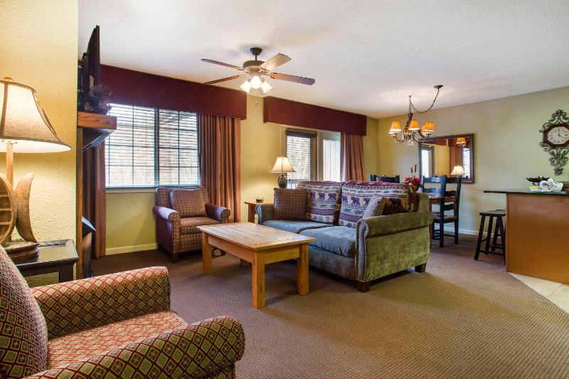 One-Bedroom Suite image 1