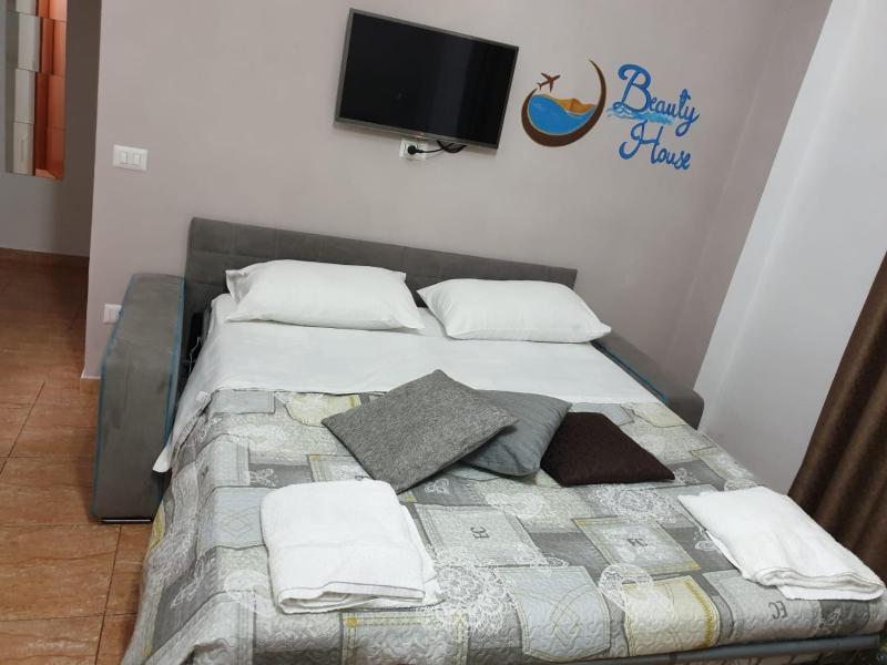 Classic Quadruple Room image 2