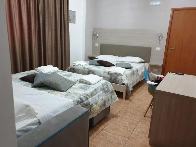 Classic Quadruple Room image 3