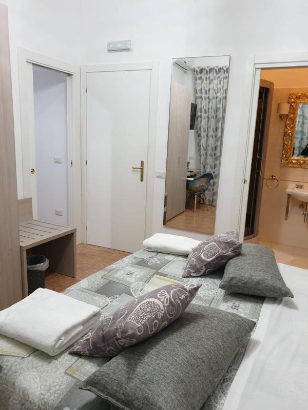 Luxury Triple Room image 3