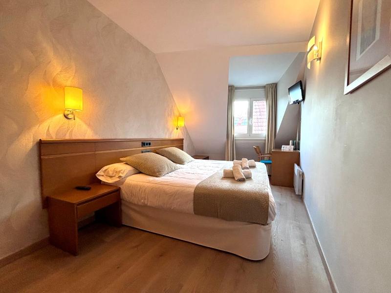 Double or Twin Room with City View image 1