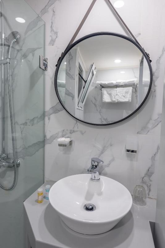 Basic Single Room image 4