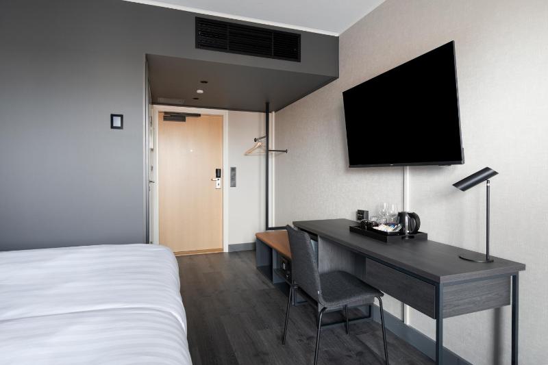 Superior King Room image 4