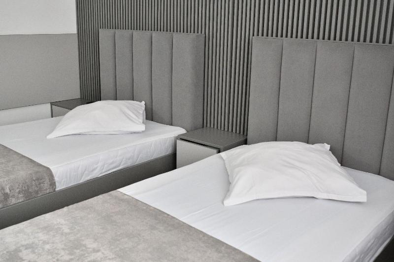 Double Room image 3