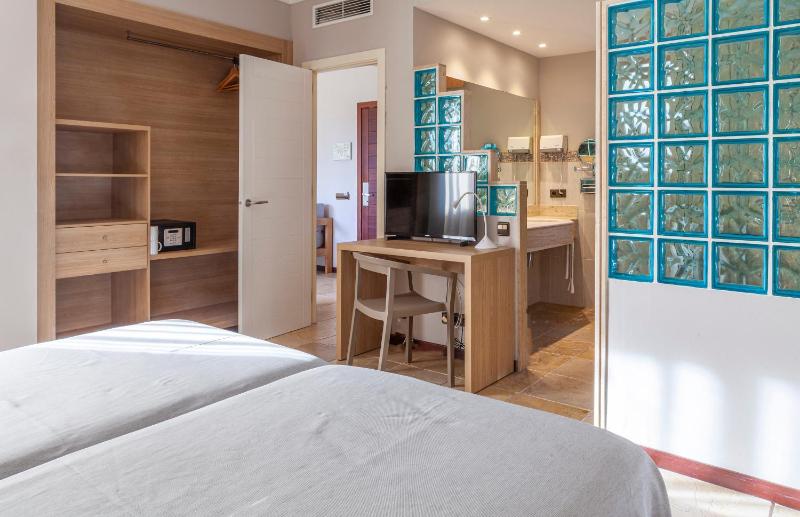 One-Bedroom Suite image 3