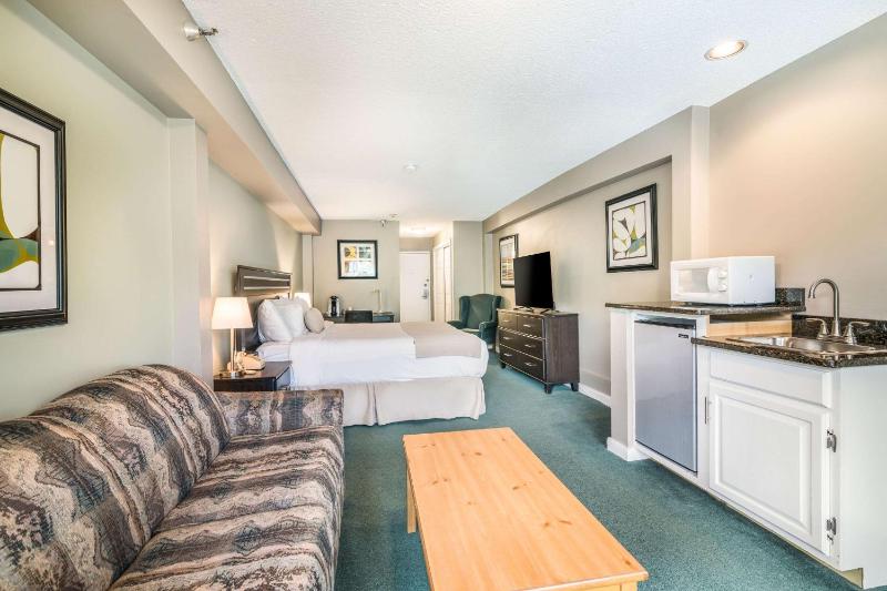 King Room with Sofa Bed - Non-Smoking image 3