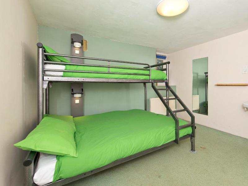 Triple Room with Shared Bathroom image 3