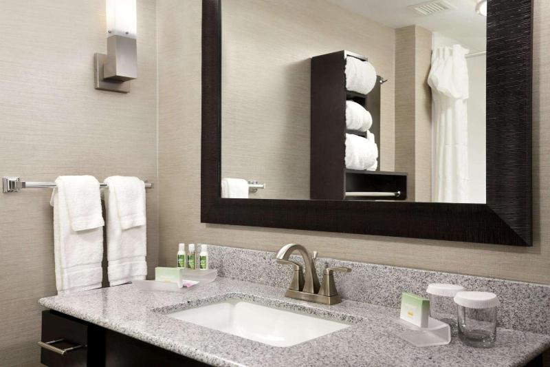 One-Bedroom Queen Suite with Two Queen Beds - Non-Smoking image 2