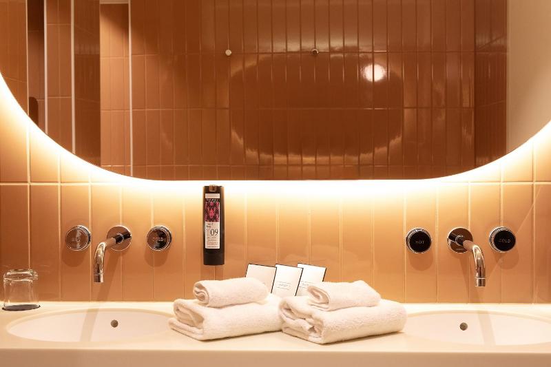 Executive Suite image 3