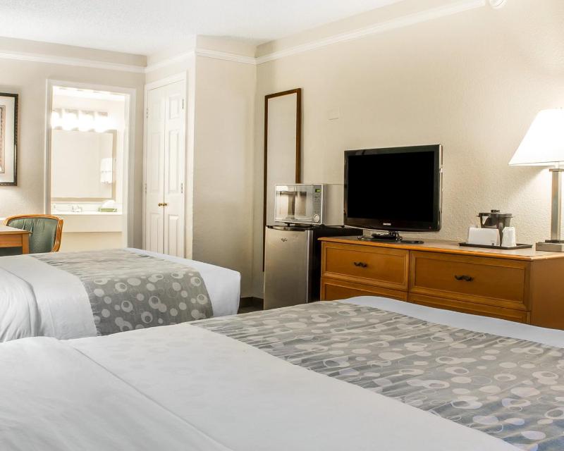 Double Room with Two Double Beds - Smoking image 3