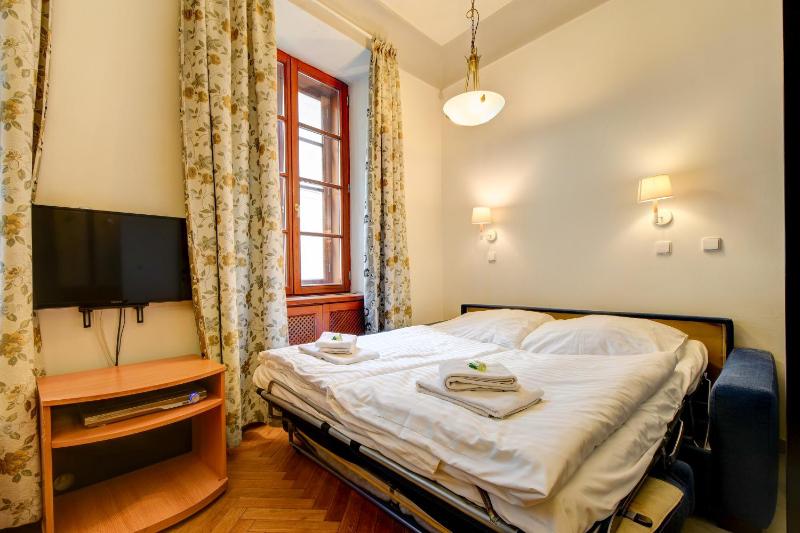 One-Bedroom Apartment image 4