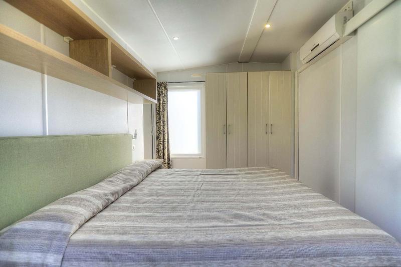 Deluxe Bungalow image 2