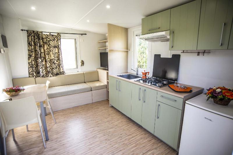 Deluxe Bungalow image 3