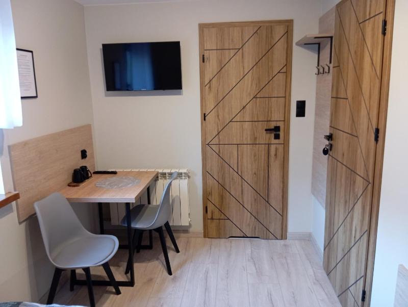 Small Twin Room image 4