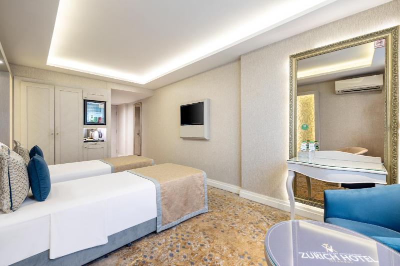 Standard Double or Twin Room image 4
