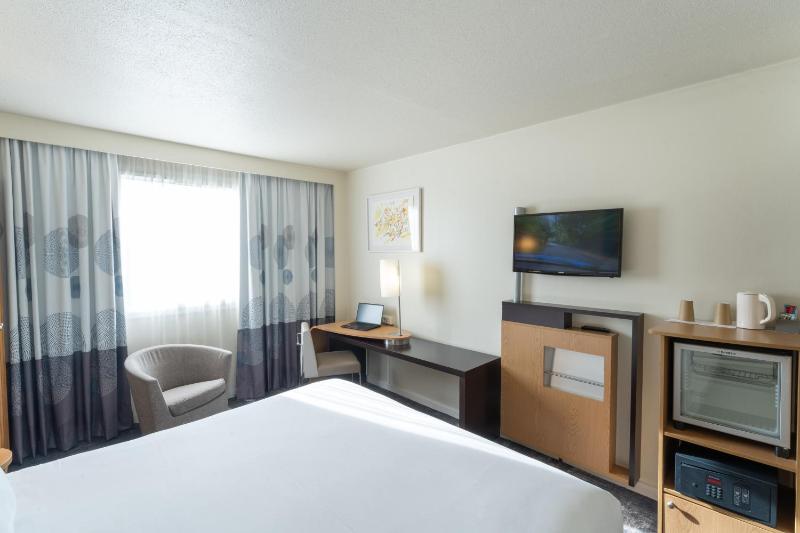 Superior Room with Sofa Bed image 2