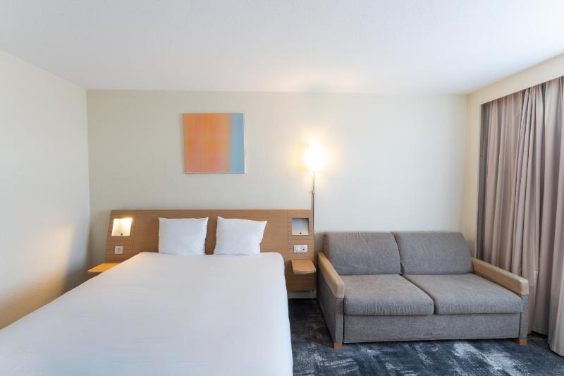 Superior Family Room with Sofa bed image 4