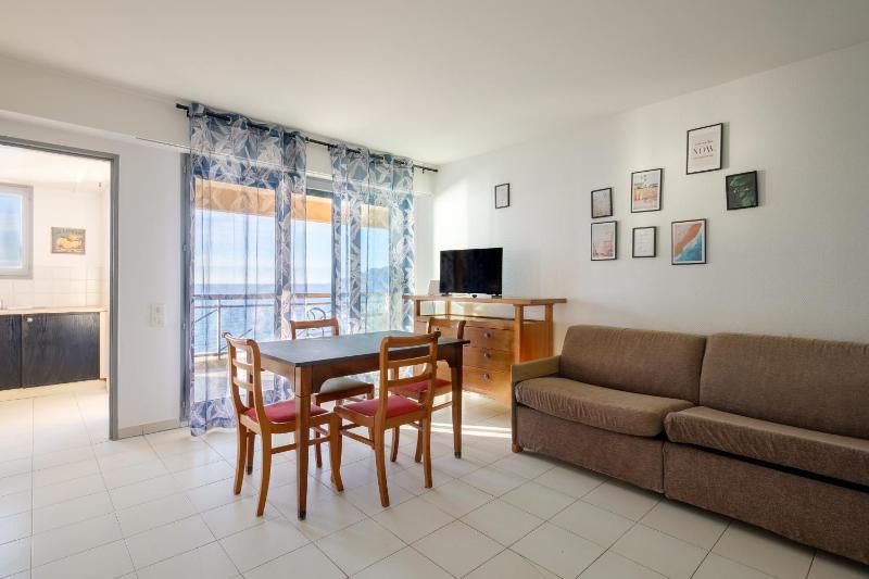  Apartment with Sea View (2-4 Adults)  image 3
