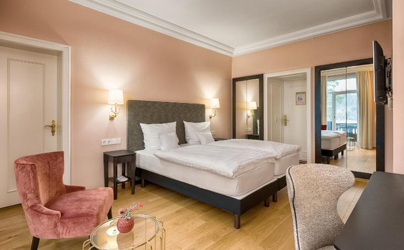 Classic Double Room with Lake View and Balcony image 4