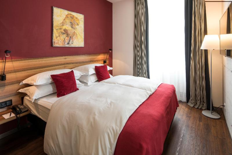 Junior Suite with View on the Old Town image 1