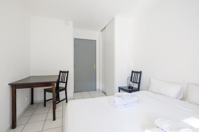 Standard Triple Studio image 3