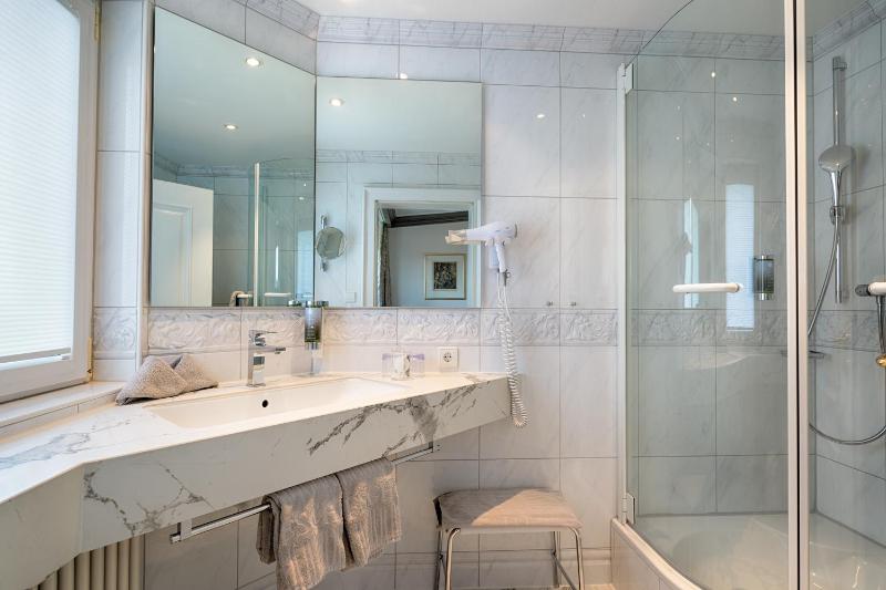 Comfort Double Room without Lake View image 2