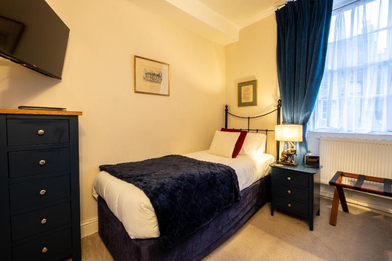 Single Room image 1