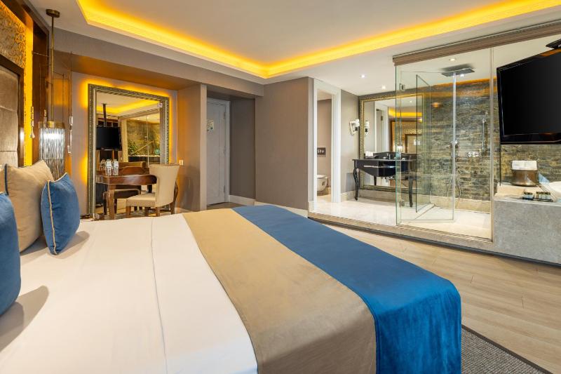 Corner Suite image 4