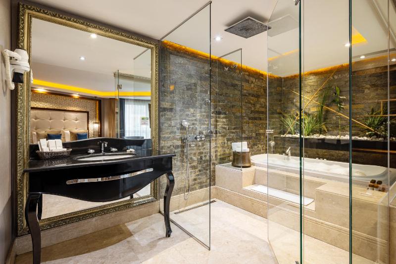 Corner Suite image 2