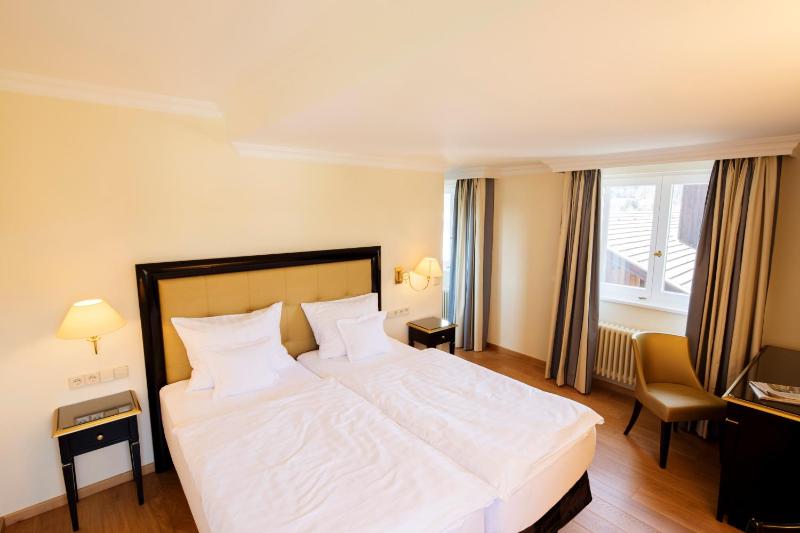 Classic Double Room without Lake View image 2