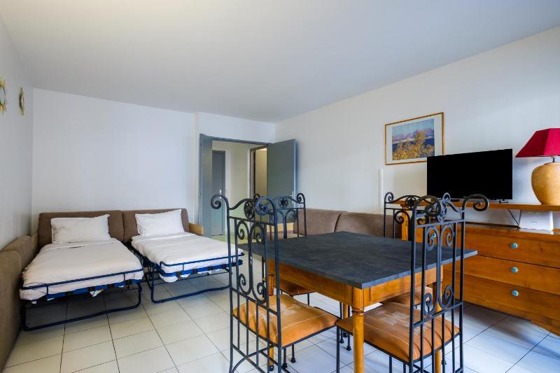 Apartment (2-4 Adults) image 3