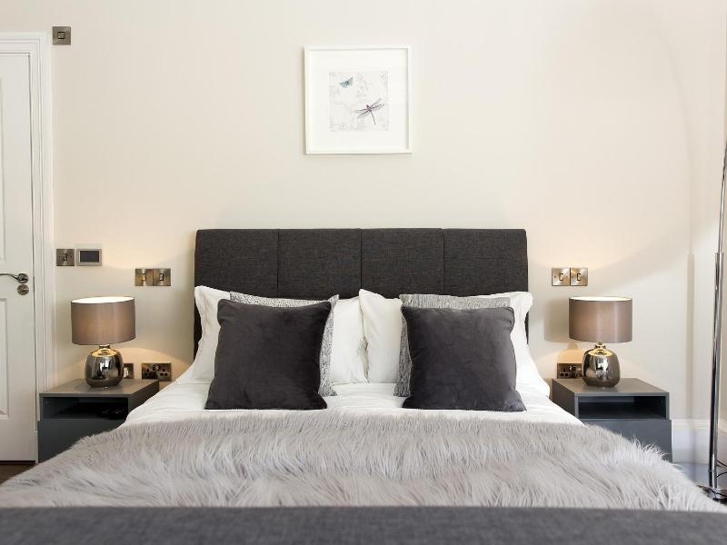 Deluxe Double Room with Bath image 4