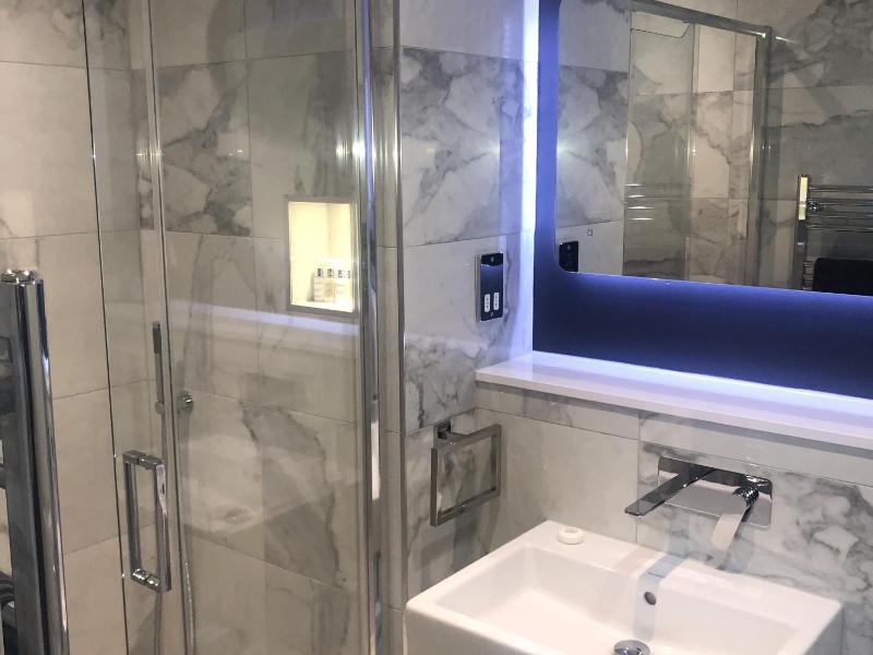 Economy Double Room image 2