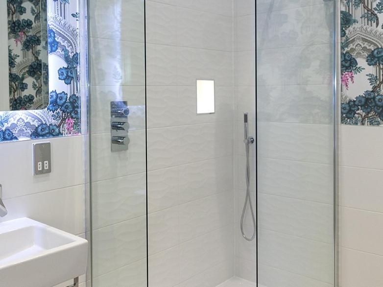 Double or Twin - Luxury Ensuite with Bath image 4