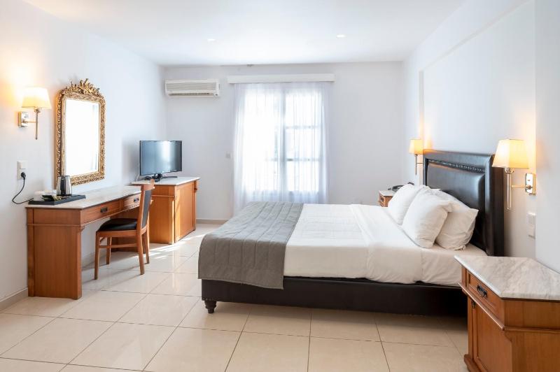 Room with Garden View image 1