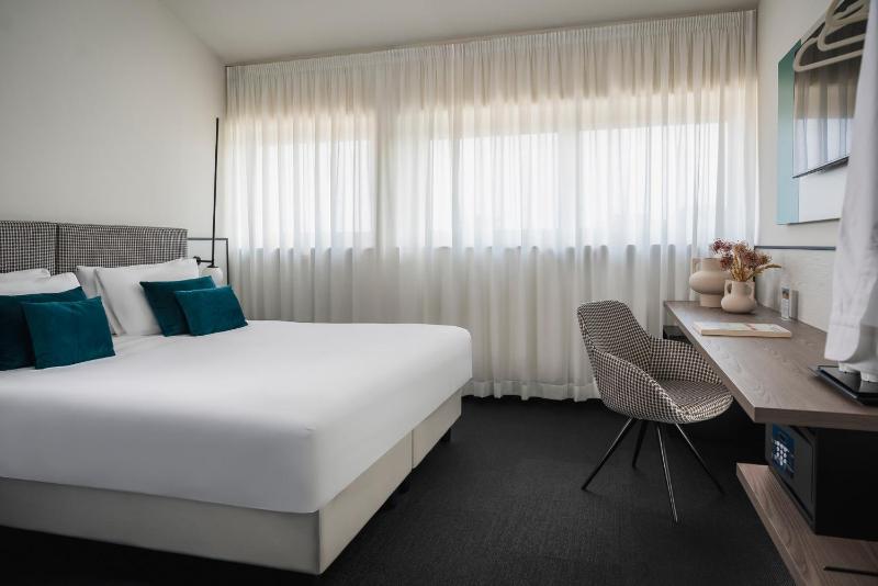 Superior Double or Twin Room image 4