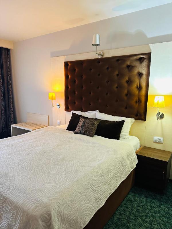 Hotel Plaza - image 41