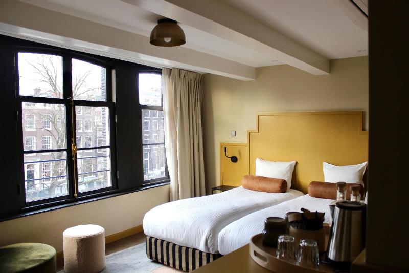 Deluxe Twin Room with Canal View image 1