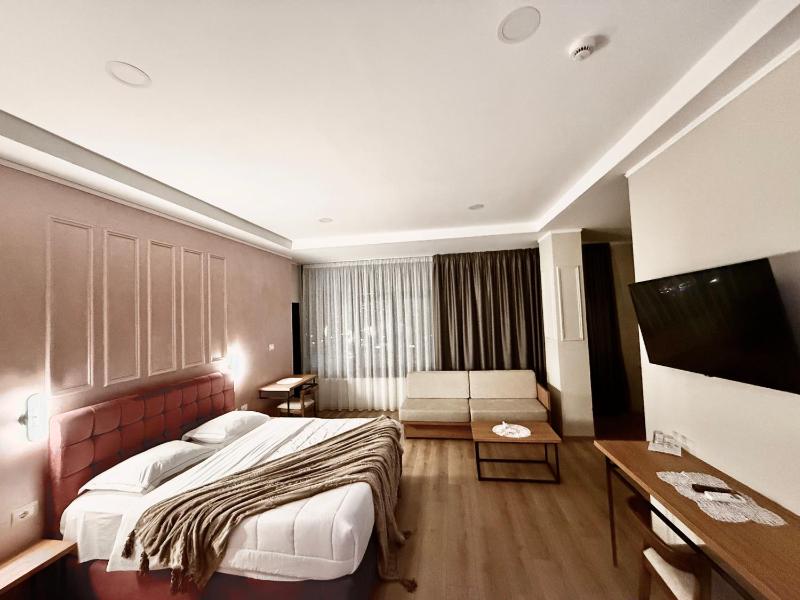 Deluxe Double Room image 4