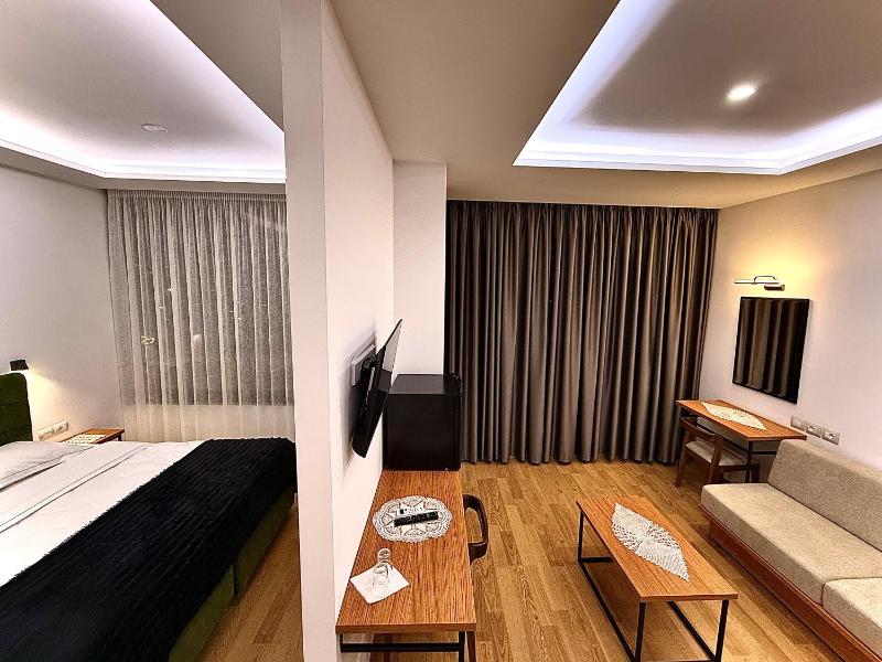Deluxe Double Room image 3