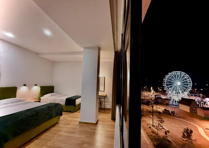 Deluxe Double Room image 2