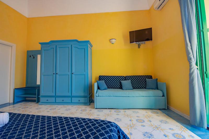 Superior Triple Room with Sea View image 4