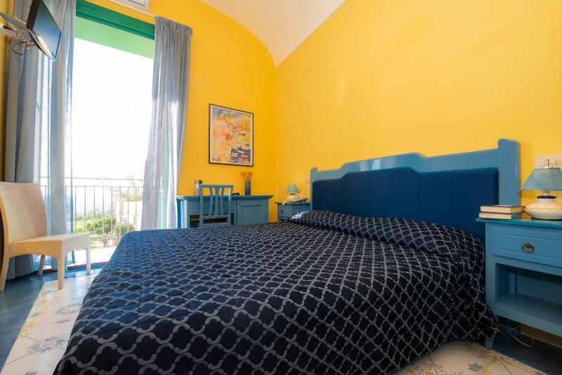 Standard Double Room image 4