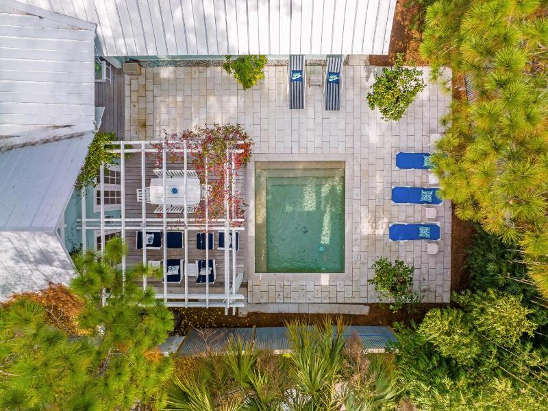 Chalet by the Sea - image 38