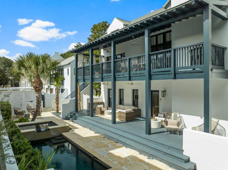 Acqua Cottage & Carriage House - image 19